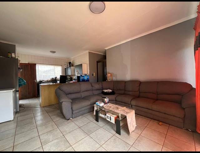 3 BEDROOM PROPERTY TO RENT IN BIRCHLEIGH NORTH